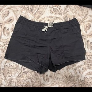 NWOT Vuori shorts